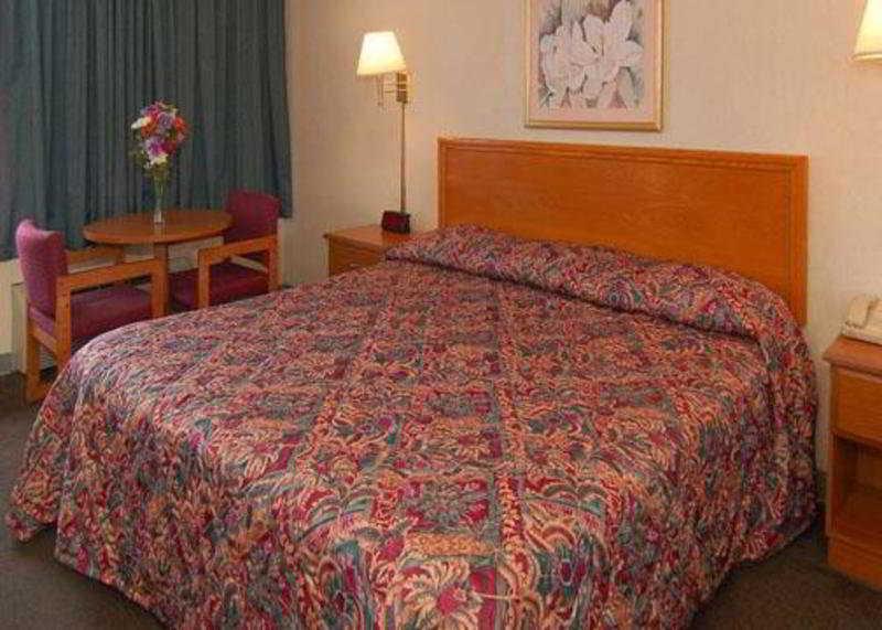 Rodeway Inn Woodbridge Chambre photo