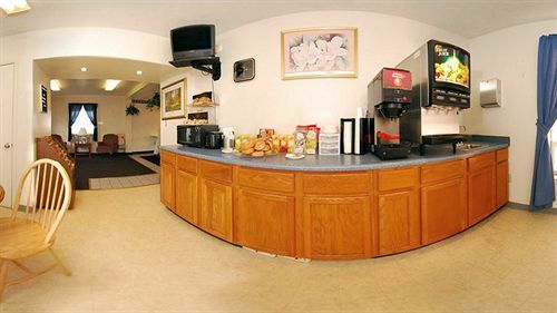Rodeway Inn Woodbridge Extérieur photo