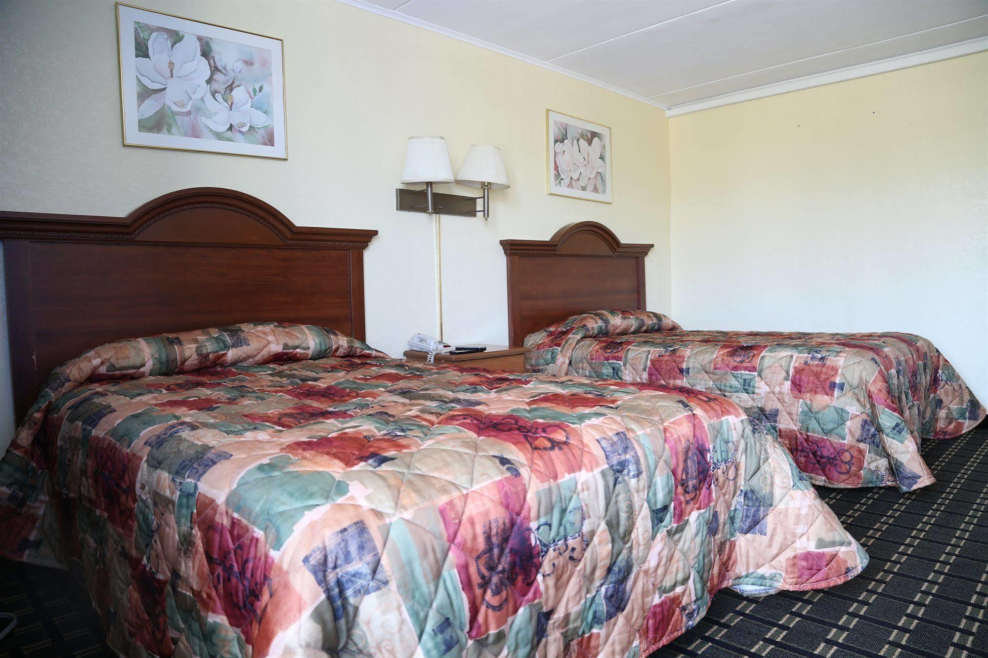 Rodeway Inn Woodbridge Extérieur photo